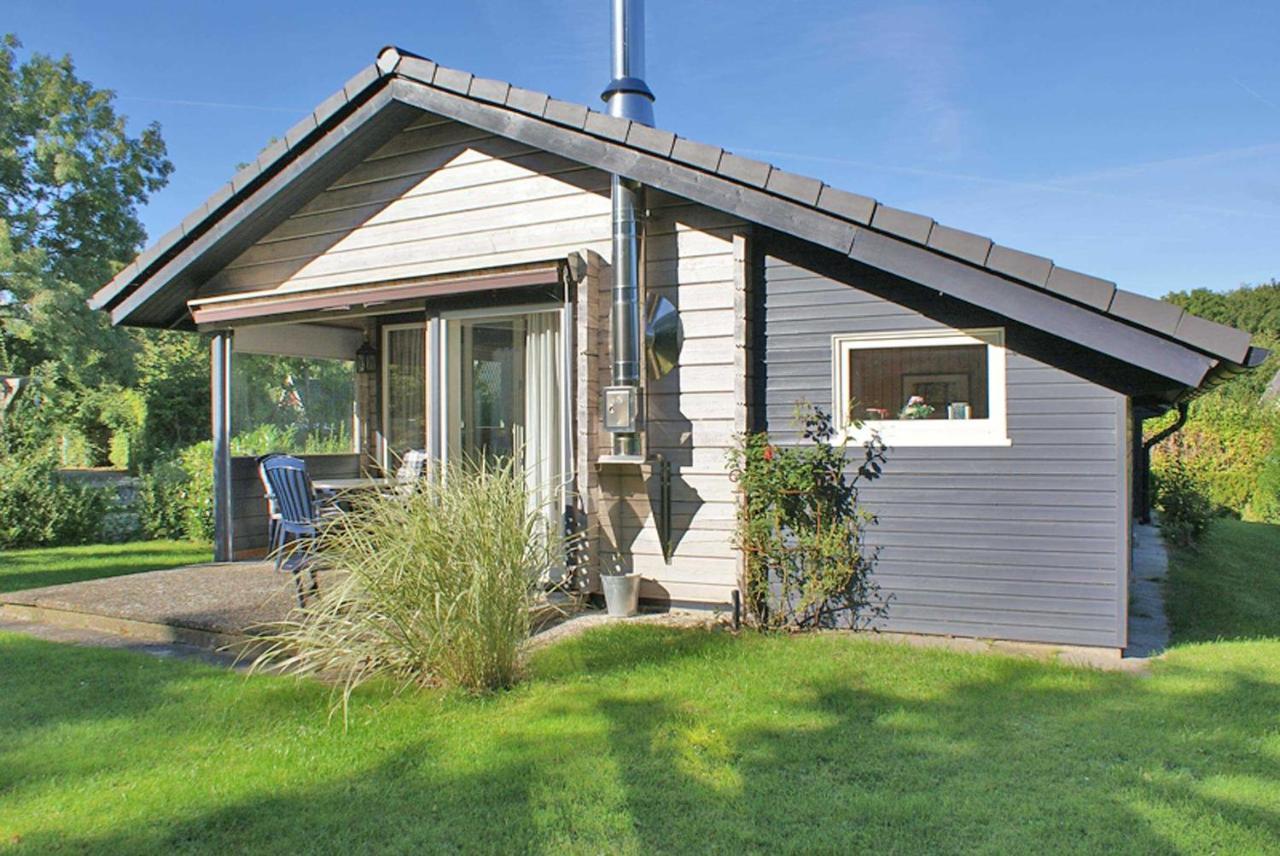 Blockhaus Mit Parkplatz Vor Der Ha Villa Damp Exterior photo